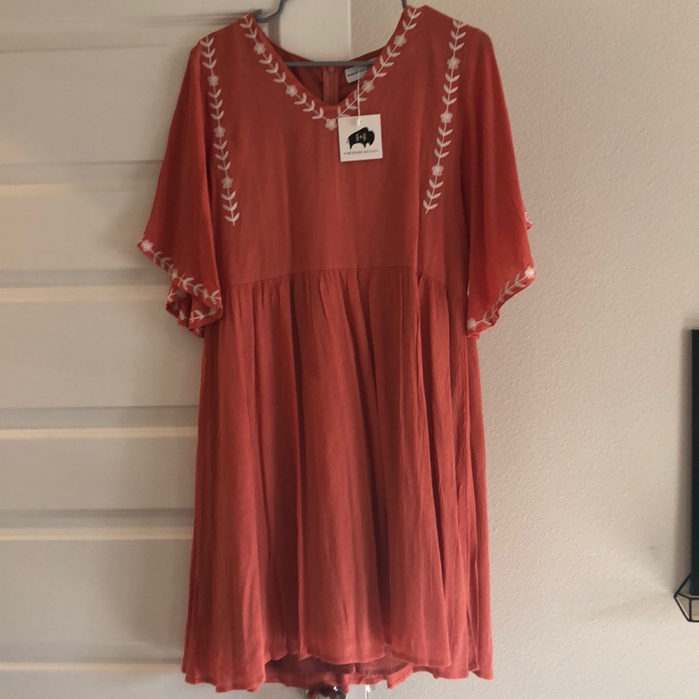 Flutter sleeve dress